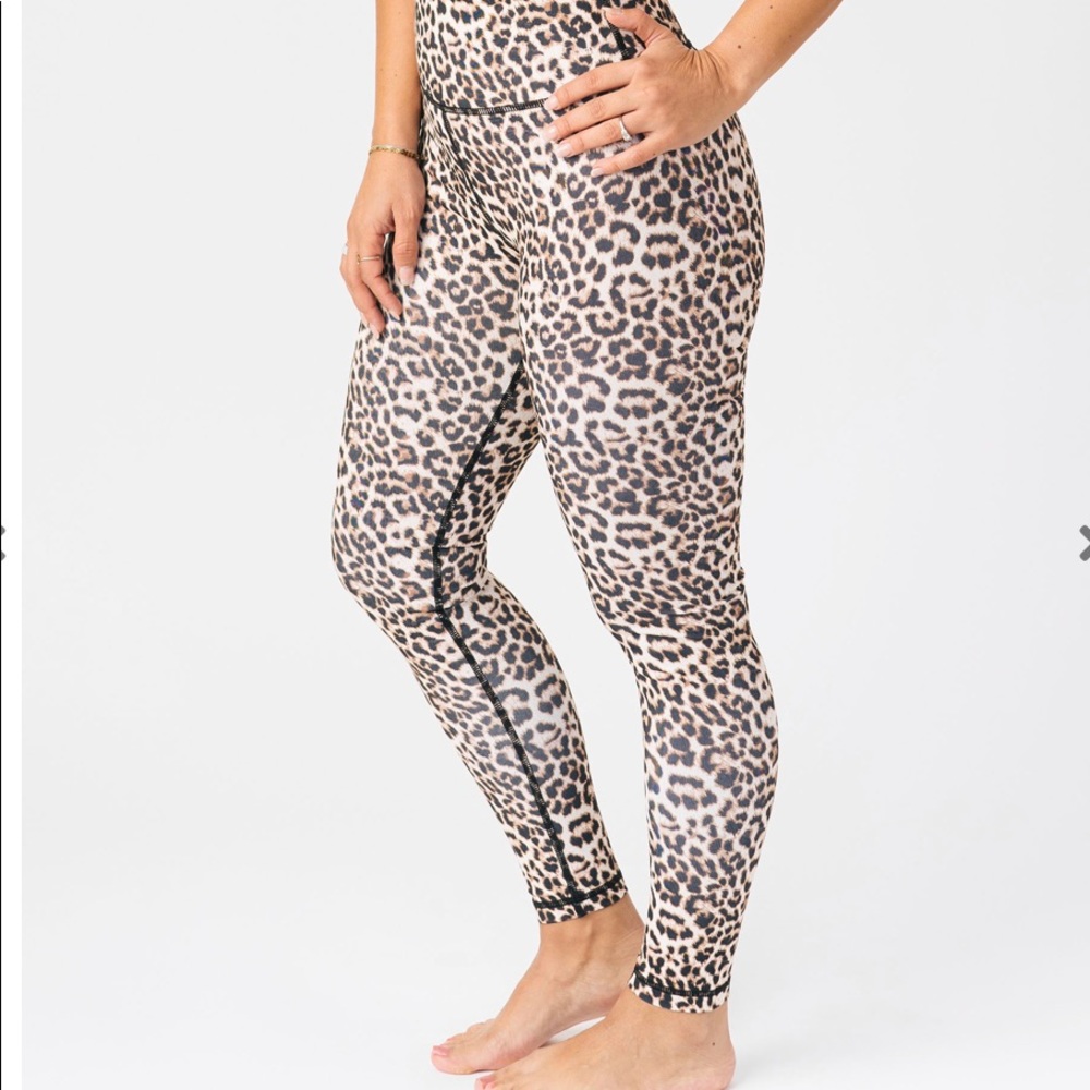 Leopard scrunchy butt legging